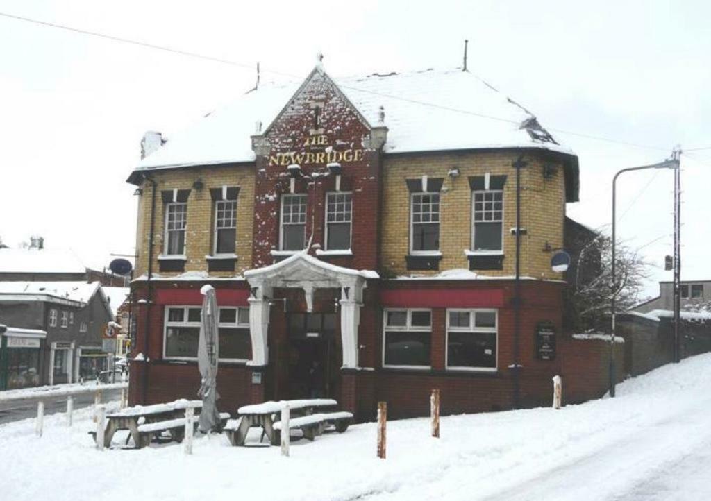 The Newbridge Hotel Exterior foto